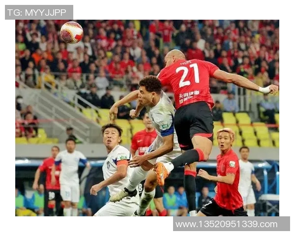 足球明星遭遇碰瓷事件视频曝光引发热议球迷热议背后真相与反思