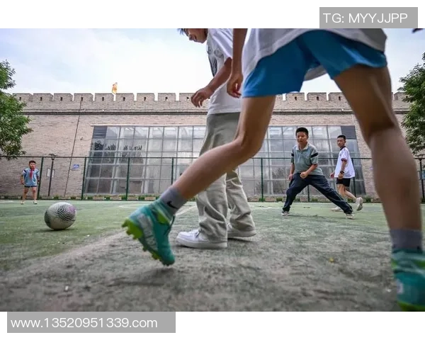 足球明星的日常生活揭秘从晨练到晚宴的精彩瞬间与背后的辛勤付出